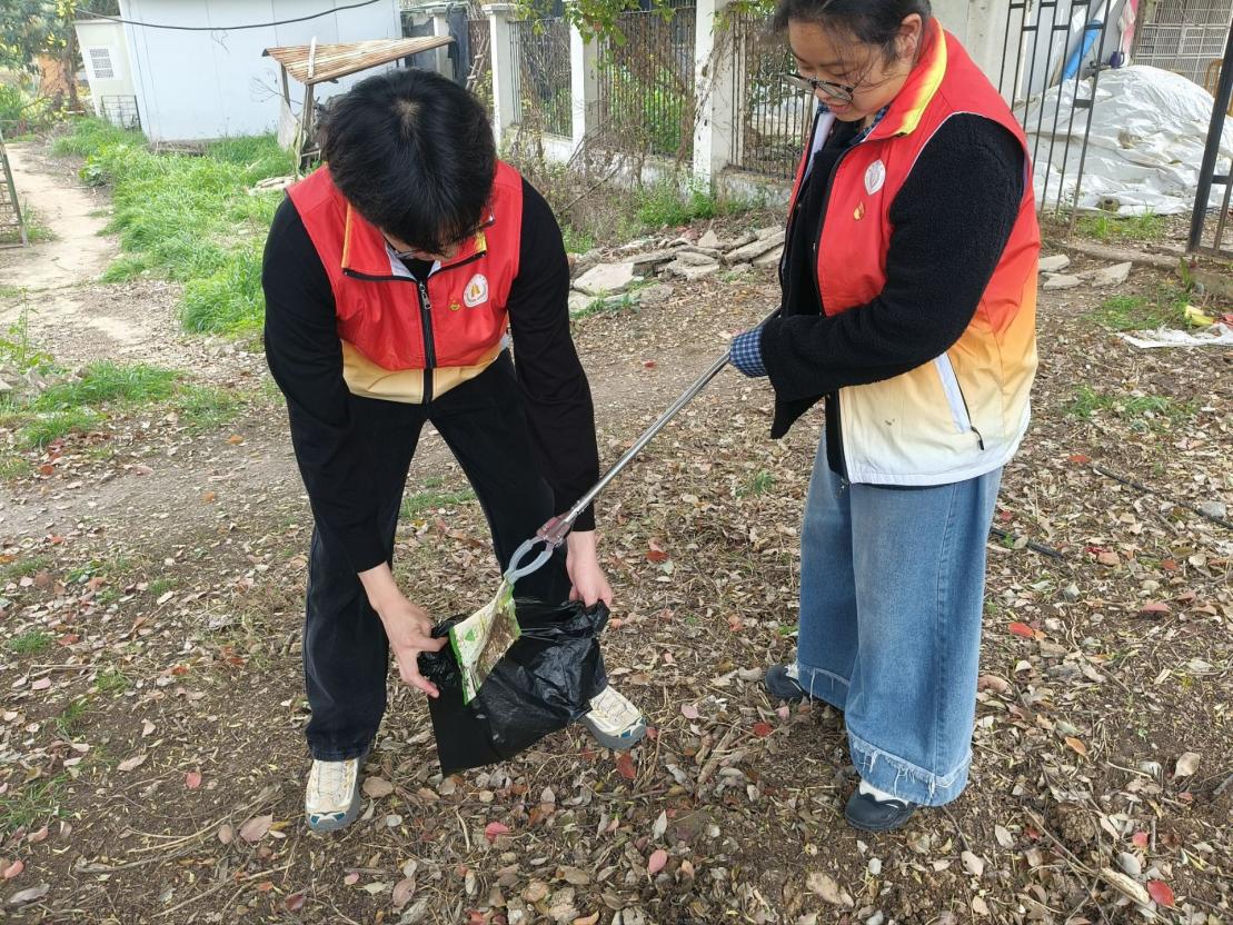 361B266C-BA8F-4EBE-A84E-716F119FEA41